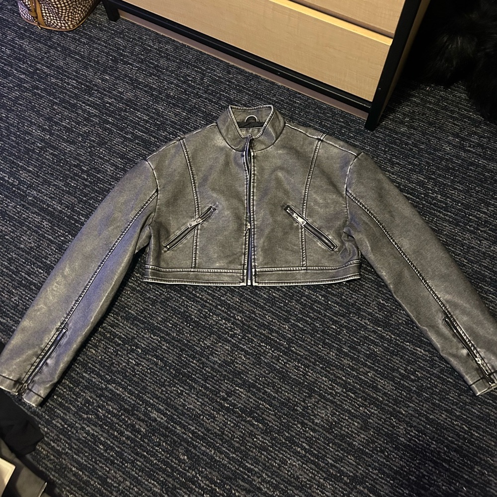 Cropped leather jacket